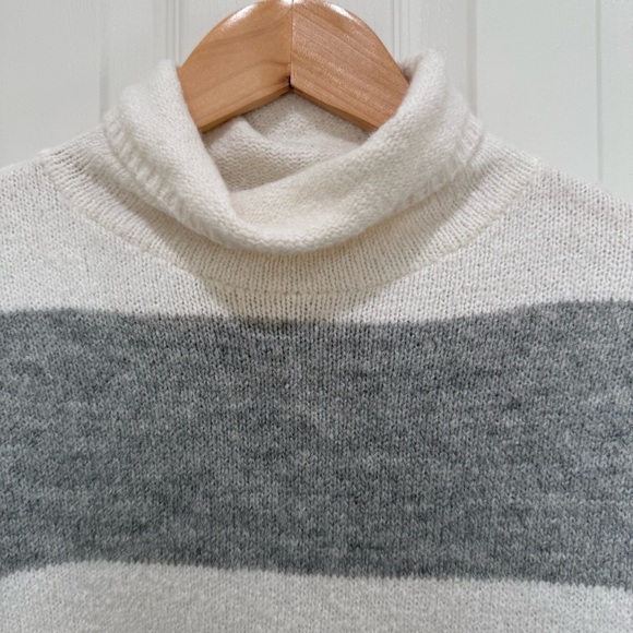 GAP Brushed Turtleneck Pullover WOOL Blend Blue Gray White Sweater Small S - Picture 3 of 9